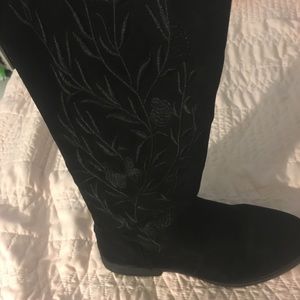 Kennth cole boots with rose detail